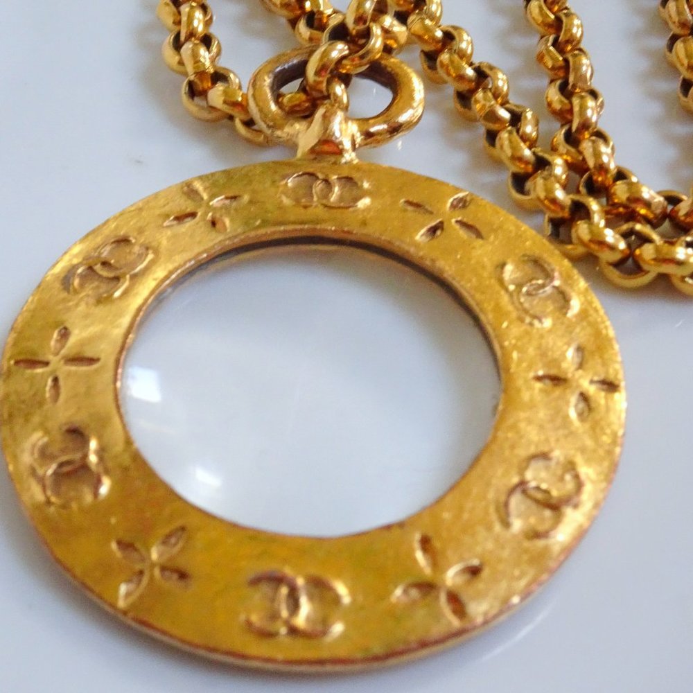 Auth CHANEL Magnifying Loupe Glass Large Amulet Pendant Necklace Gold Plated
